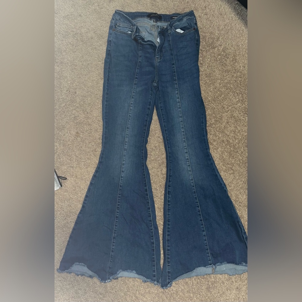 Judy Blue Flare Jeans in Classic Blue with Frayed Hem